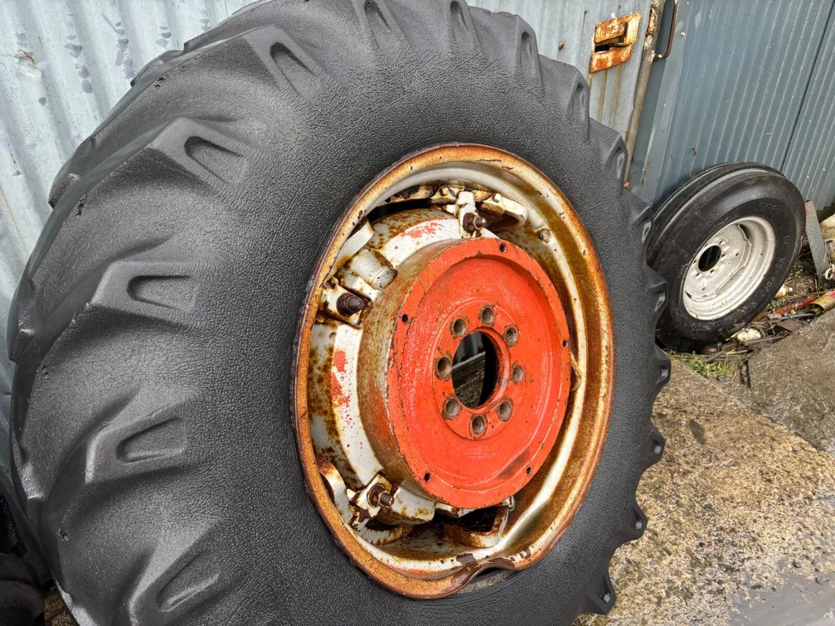Massey Ferguson Weighed Wheels 16.9-30 - Image 4