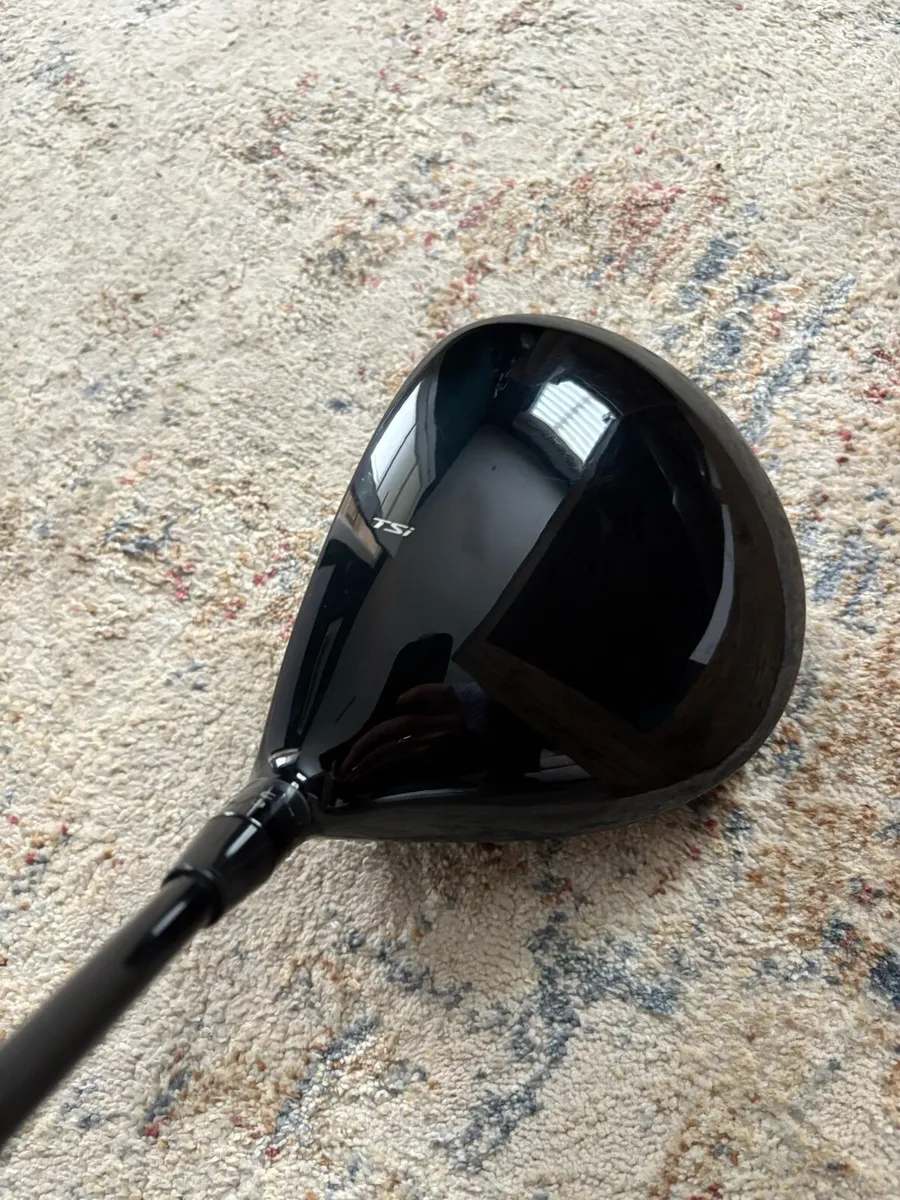 Titleist Tsi3 Driver with Accra Fx 2.0 - Image 1