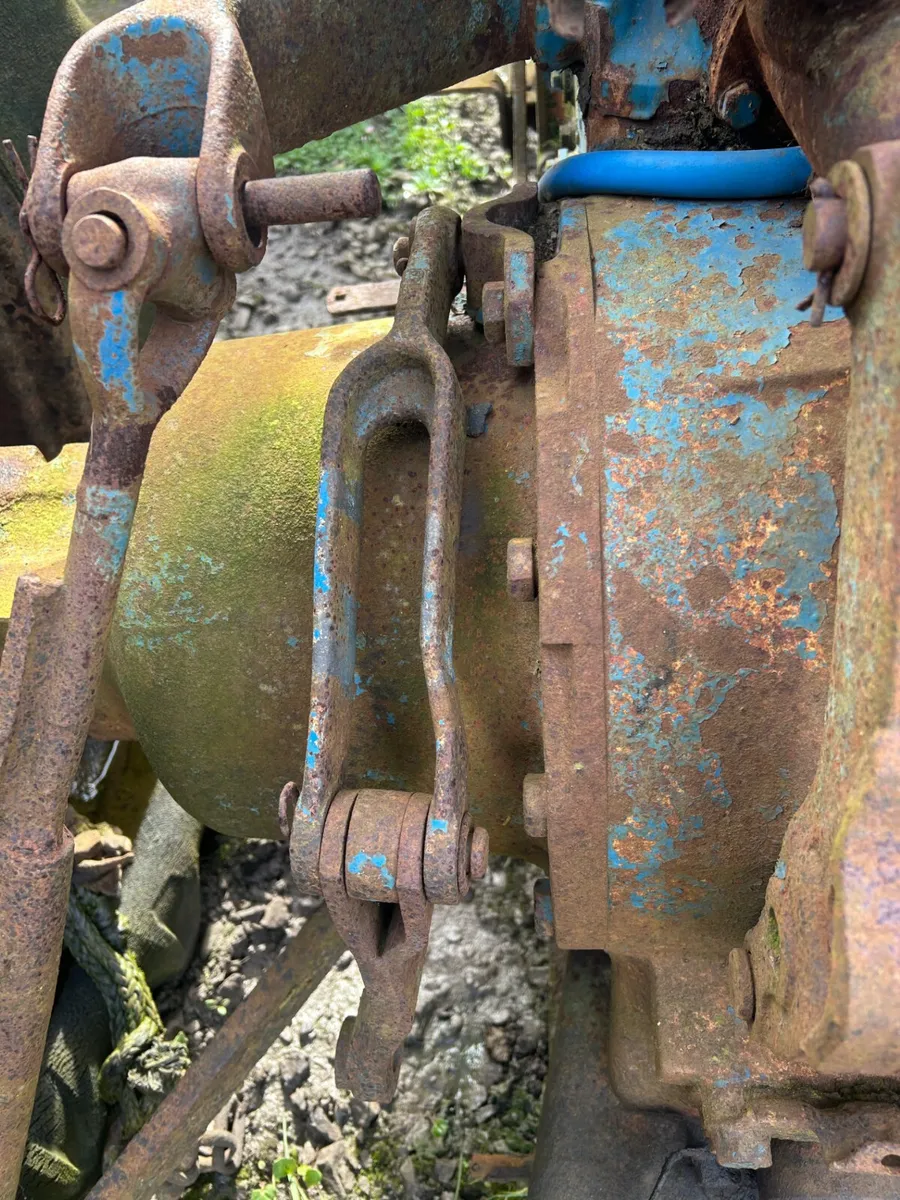 Parts For A Ford 4000 Hitch - Image 1