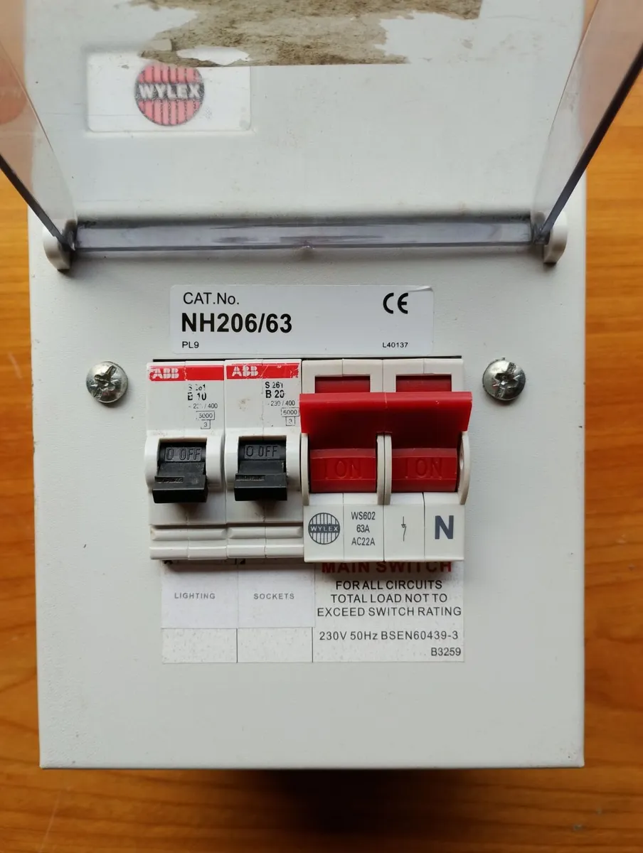 Wylex 63A garage / shed circuit board. - Image 1
