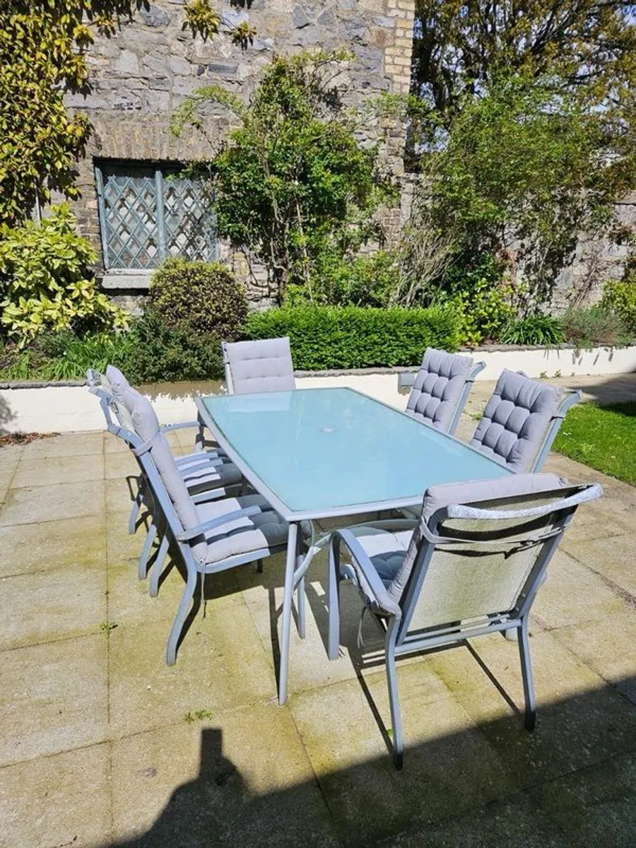 Outdoor Living garden set. Can be left outside all year - Image 2