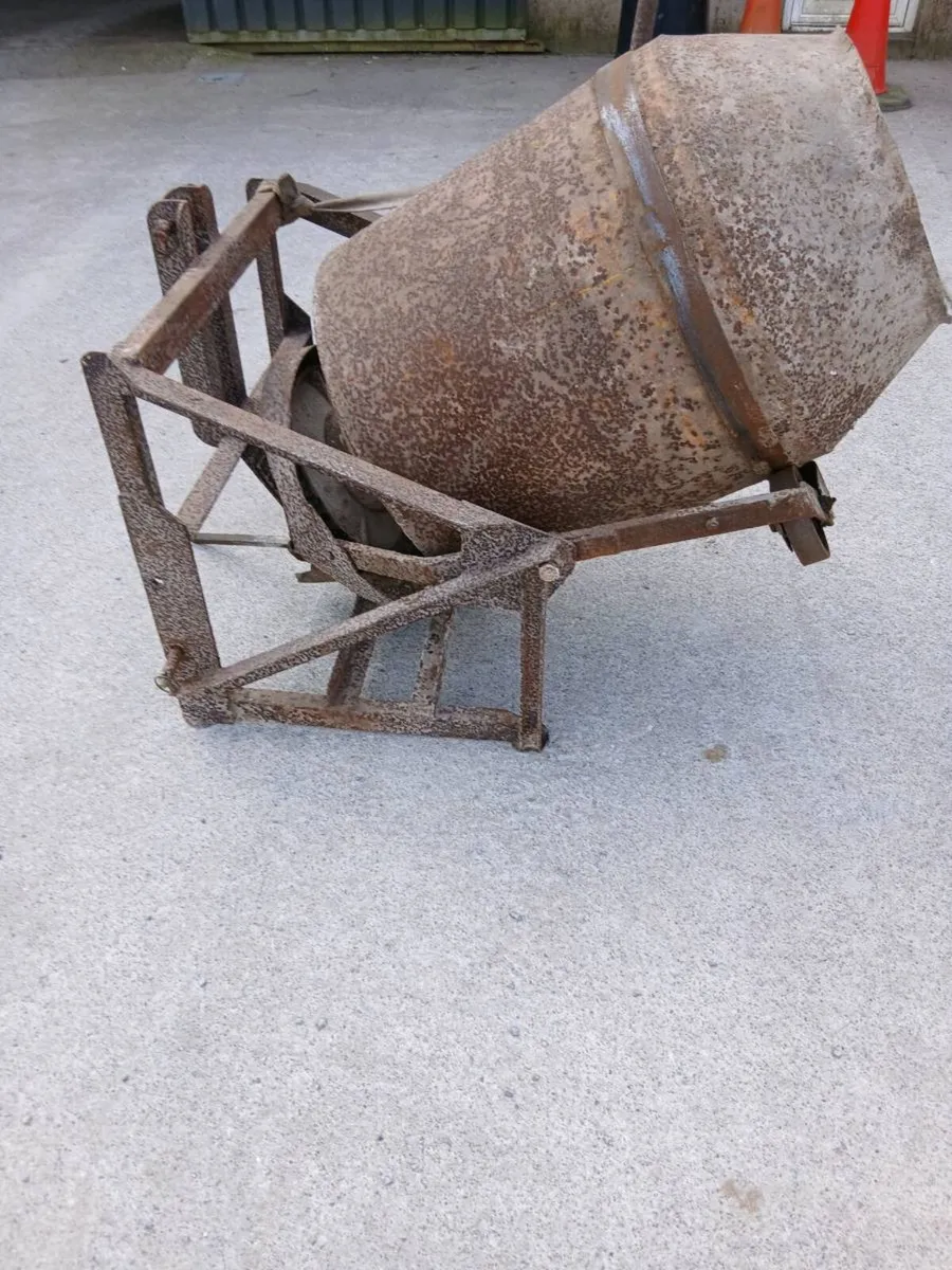 Tractor concrete mixer - Image 2