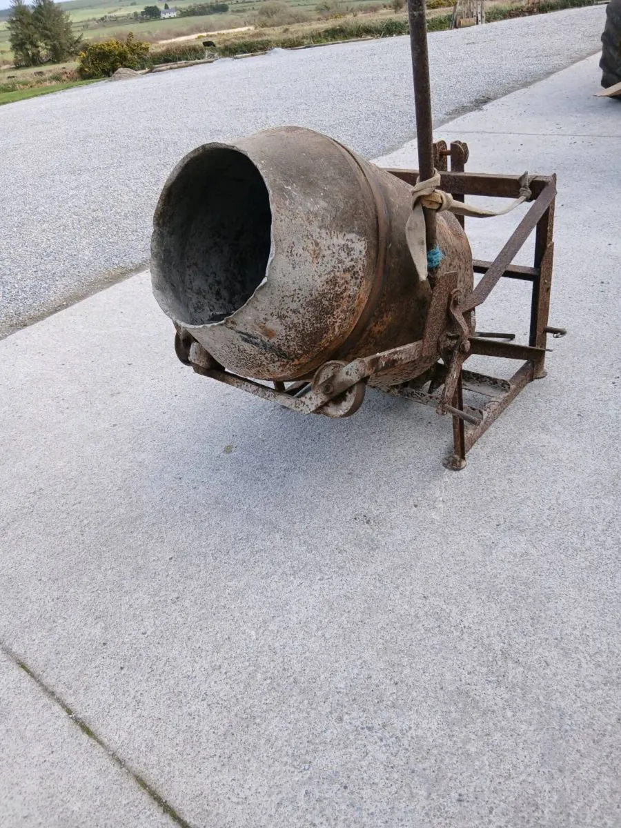 Tractor concrete mixer - Image 3