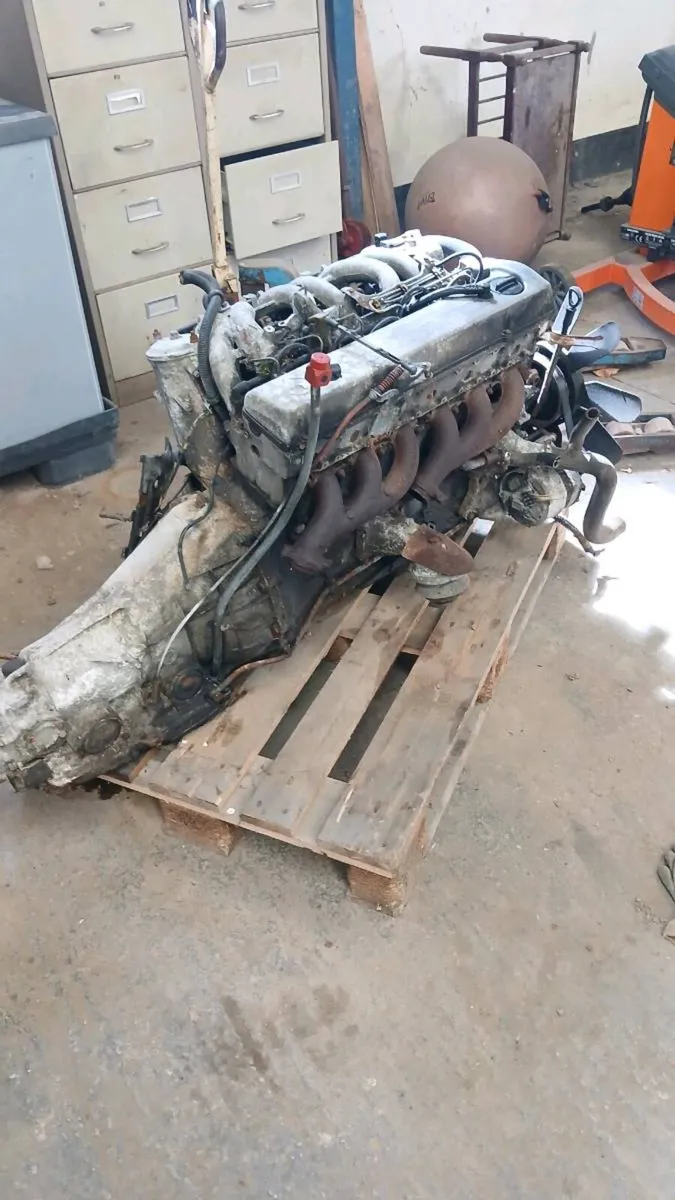 1992 E300 Diesel engine and box - Image 1