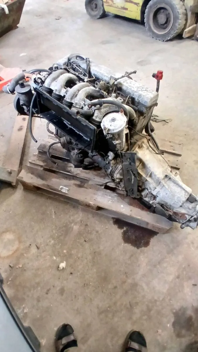 1992 E300 Diesel engine and box - Image 2