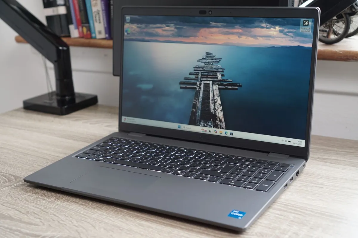 Dell Latitude 3550 15.6" | i5-1335U | 16GB | 256GB - Image 1