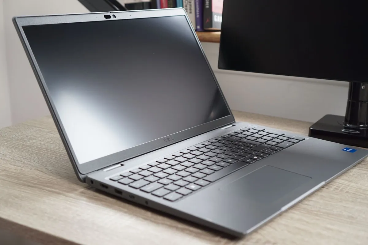 Dell Latitude 3550 15.6" | i5-1335U | 16GB | 256GB - Image 4