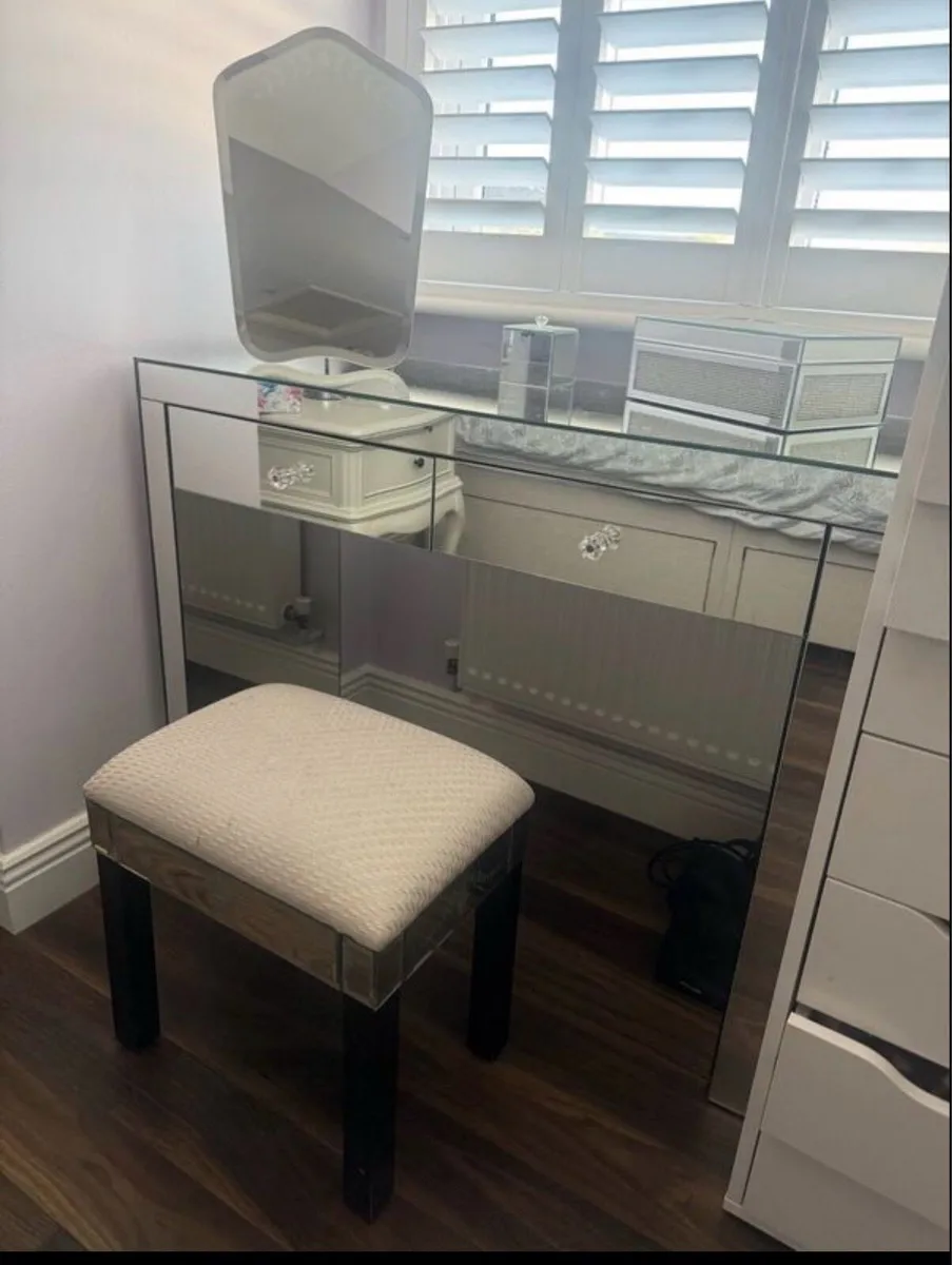 Dressing table mirrored - Image 1