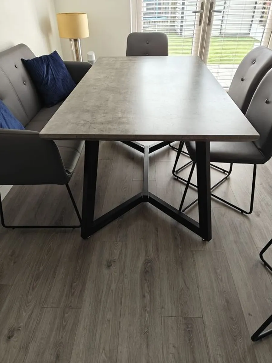 Dining table & chairs - Image 2