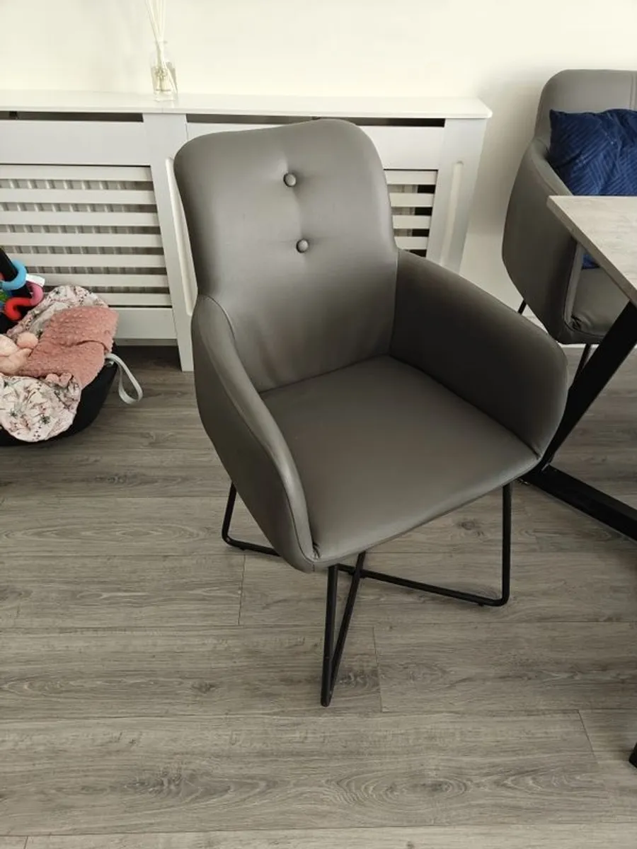 Dining table & chairs - Image 3