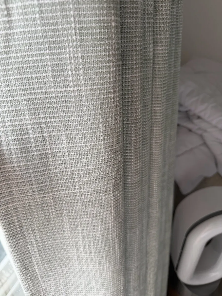 Curtains - Image 2