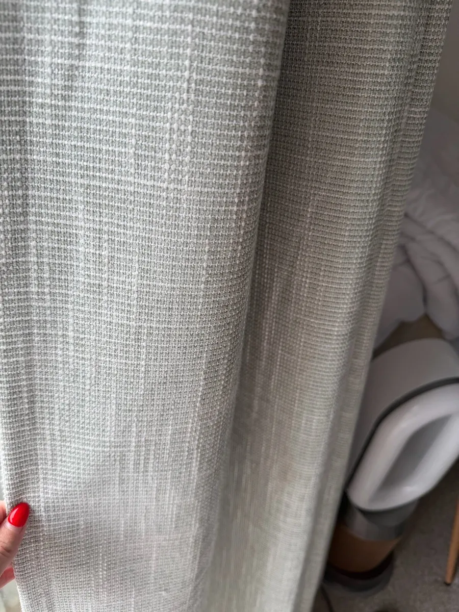Curtains - Image 3
