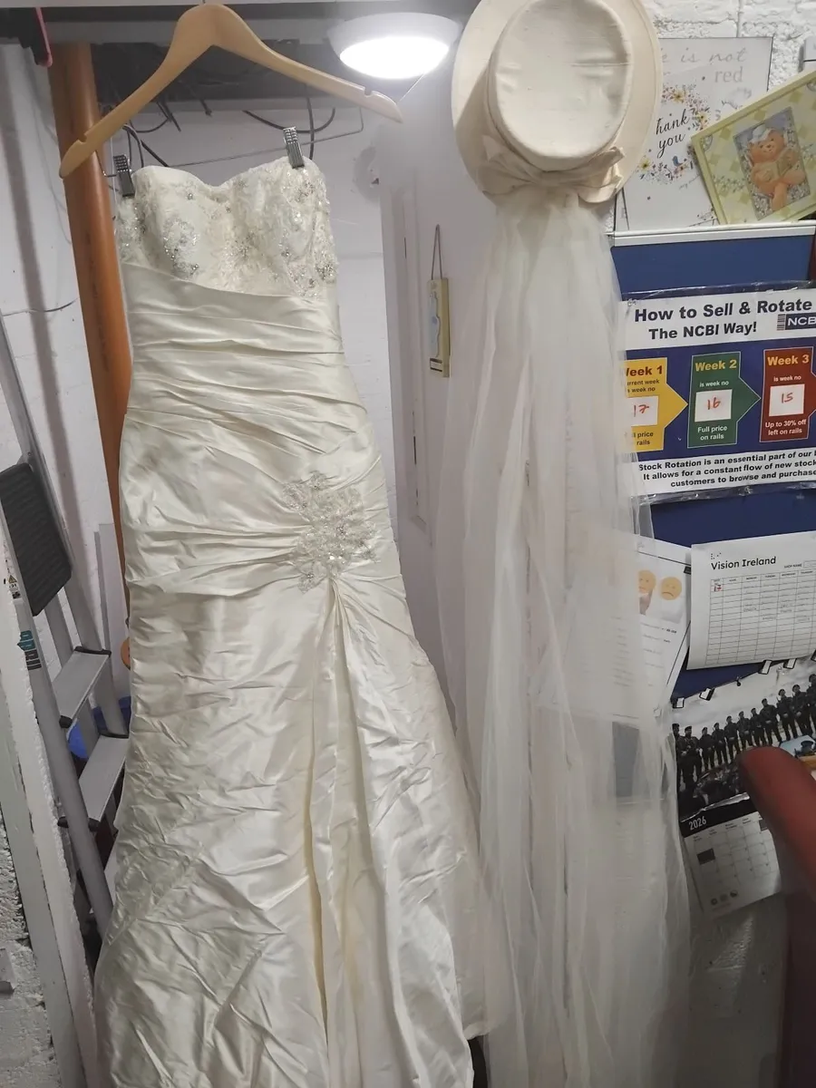 Wedding dress - Image 2
