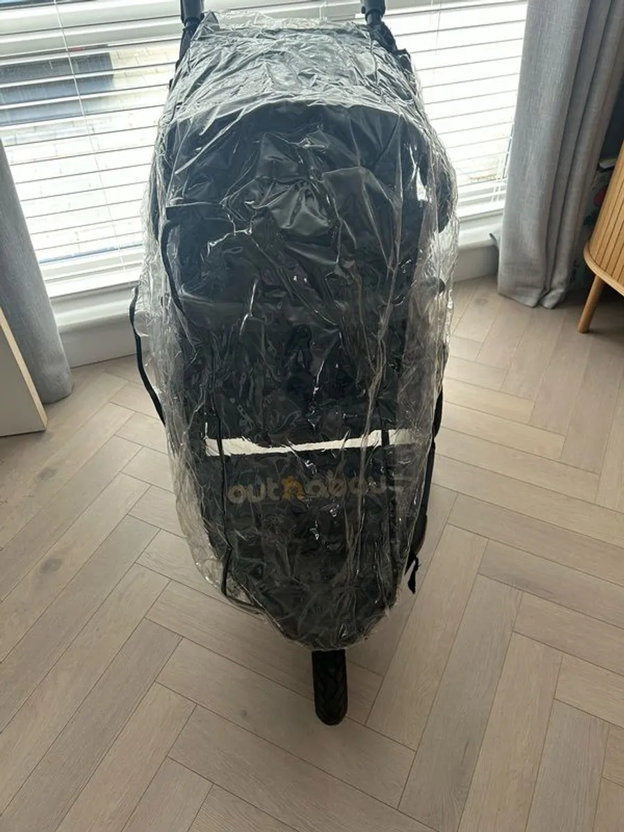 Out n about - Image 3