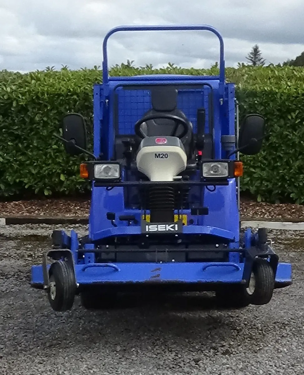 Iseki SF235 Ride on Mower - Image 3