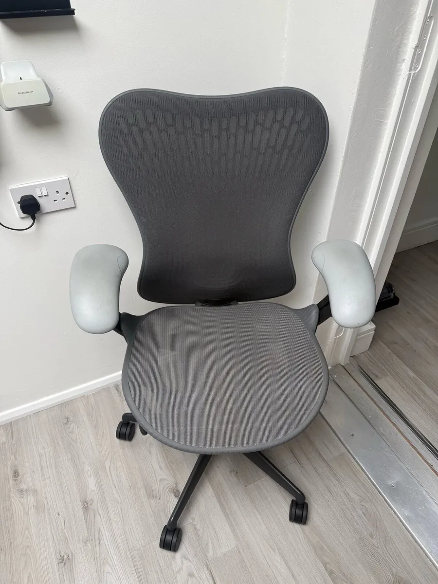 Herman Miller Mirra 2 Office Chair - Image 3
