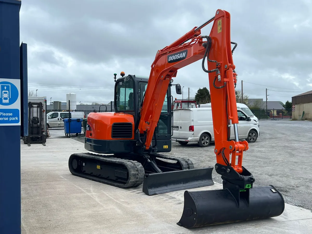 2016 doosan dx63 - Image 4