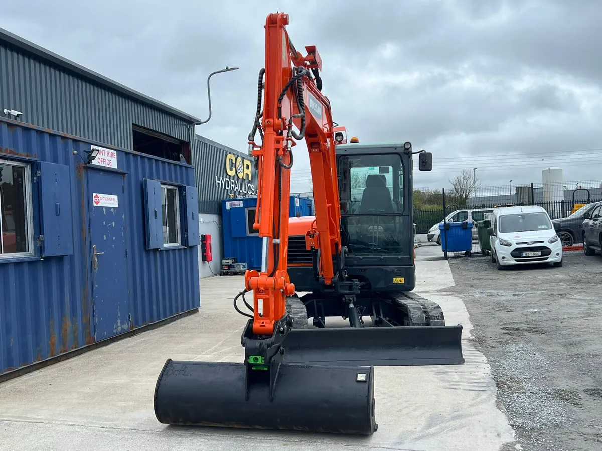 2016 doosan dx63 - Image 2