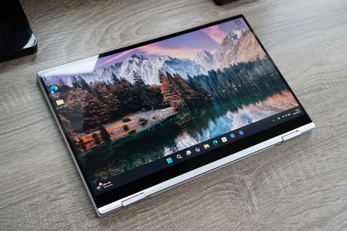 Samsung Galaxy Book2 Pro 360 15.6" OLED | i7 |16GB - Image 1