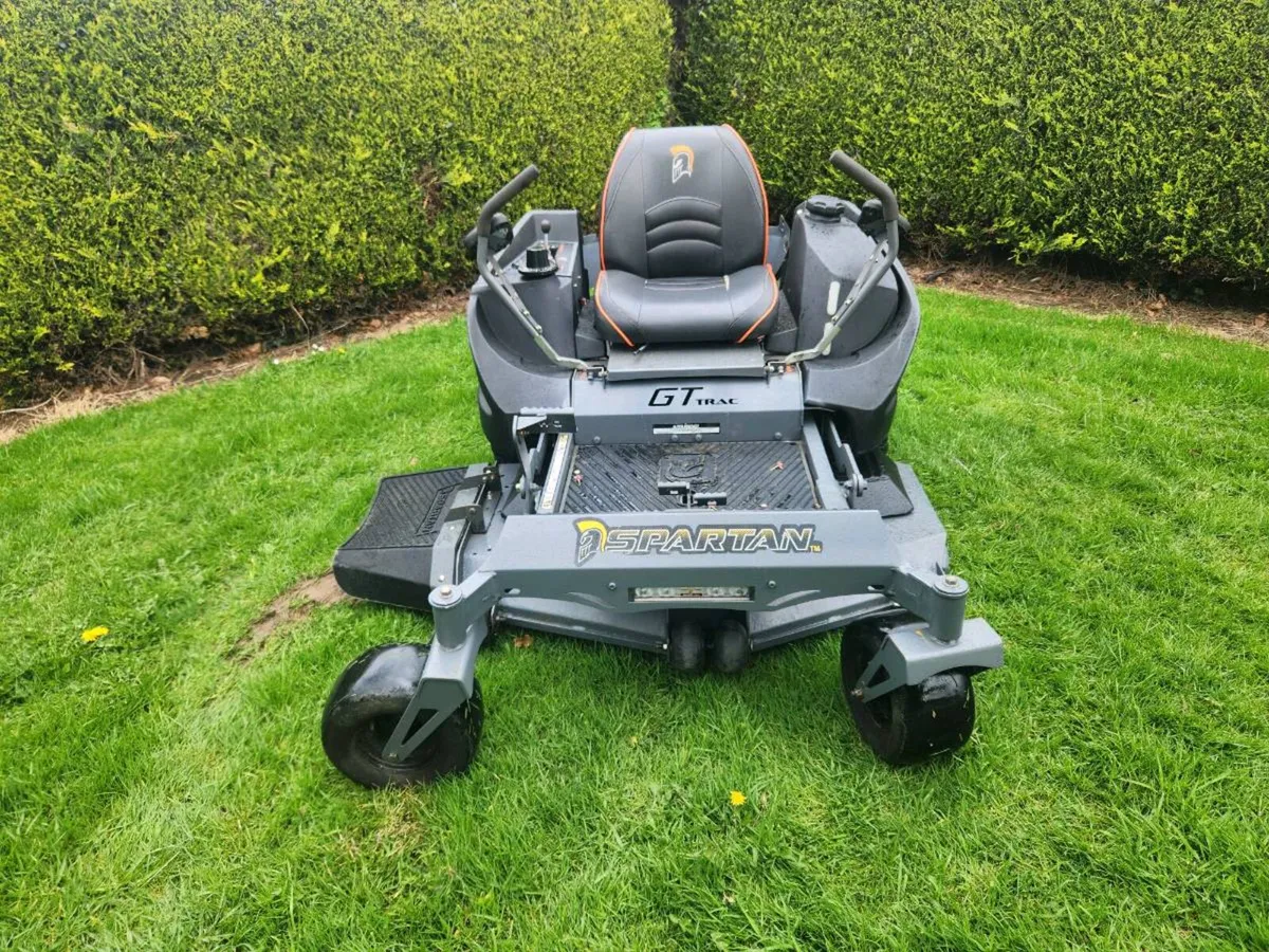 Zero turn lawnmower - Image 1