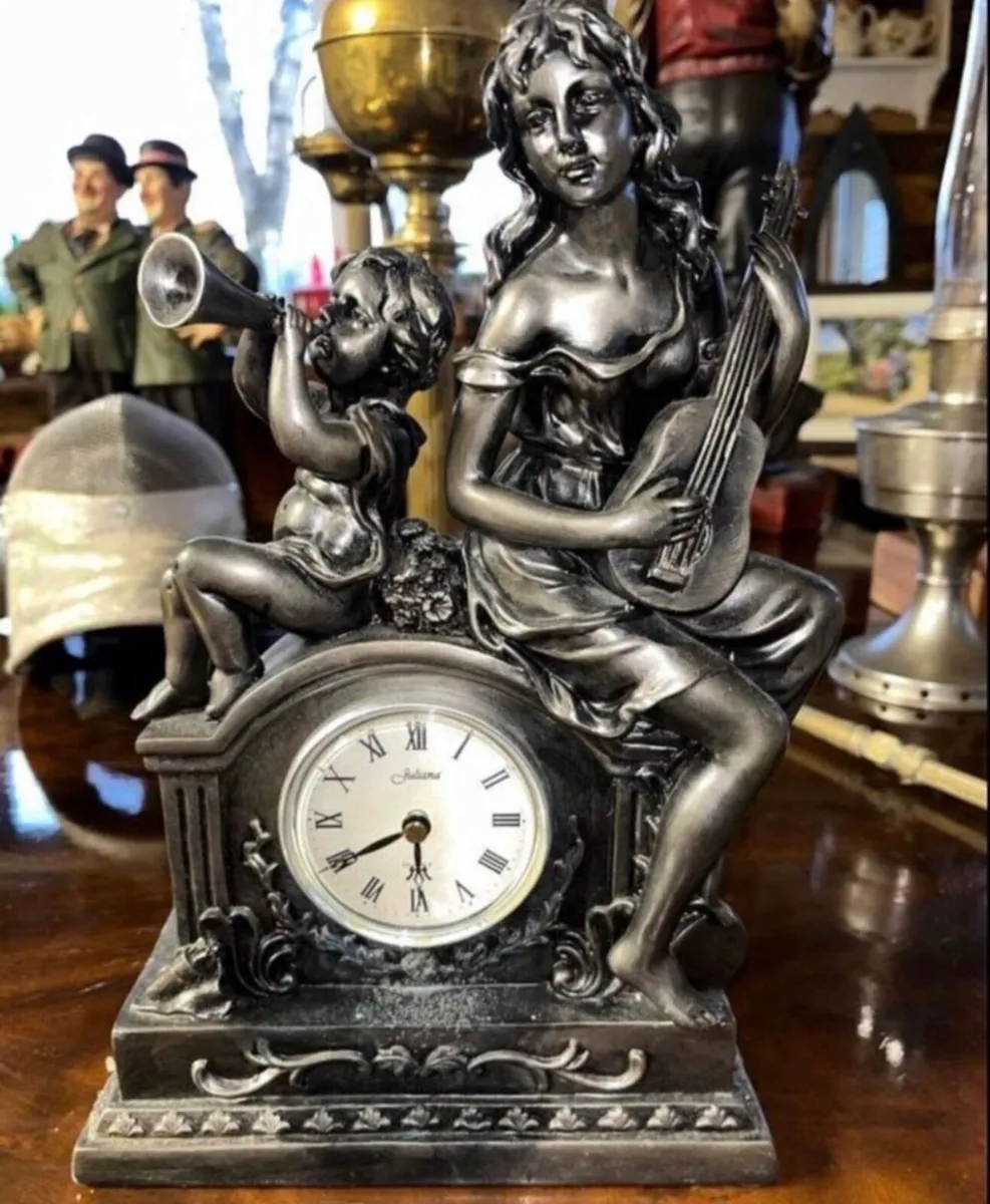 Vintage Juliana Clock - Image 1