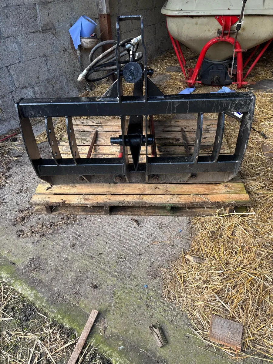 Bale Splitter - Image 1