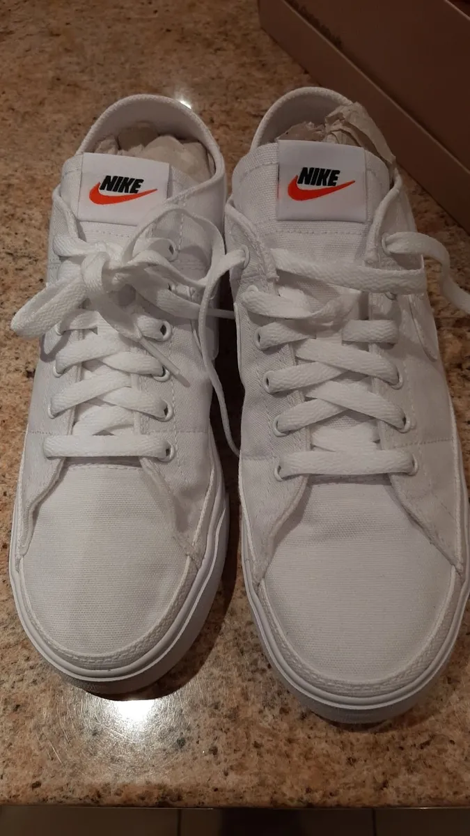 Nike Legacy Runner - Image 1