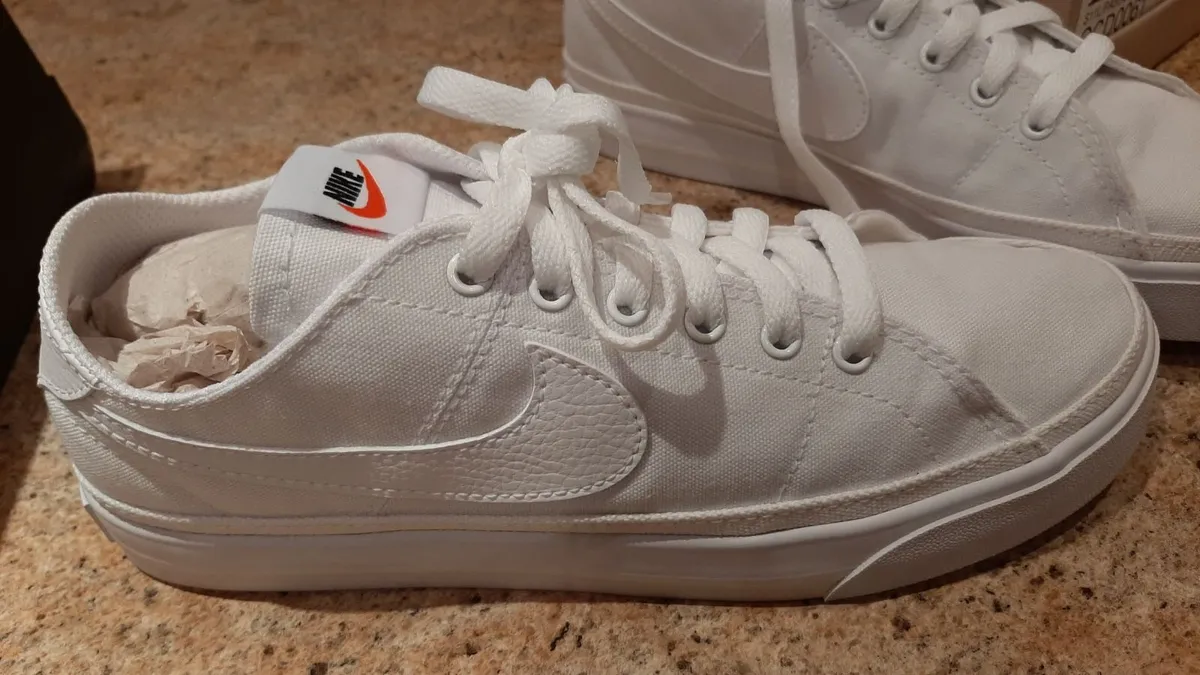 Nike Legacy Runner - Image 2