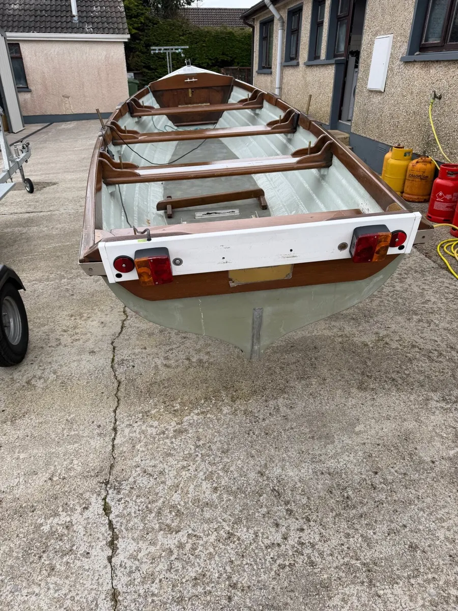 Boat and trailer - Image 3