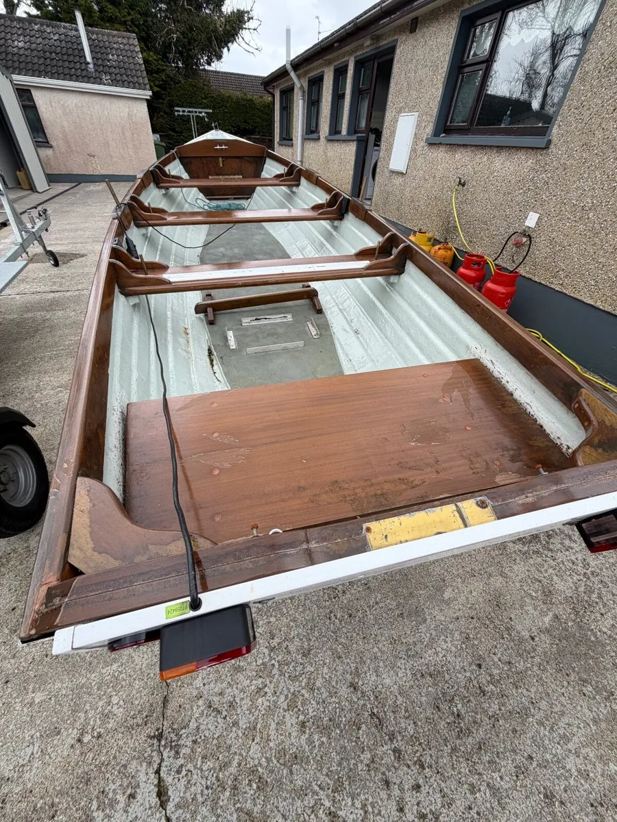 Boat and trailer - Image 4
