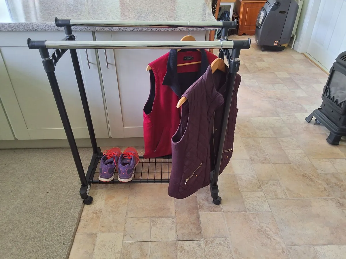 Clothes rail - Image 4