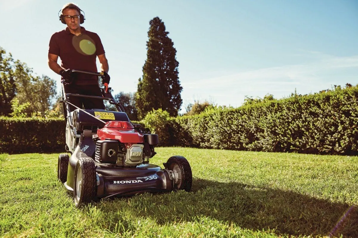 Honda HRH536HXE 21" Self Drive Lawnmower - Image 2