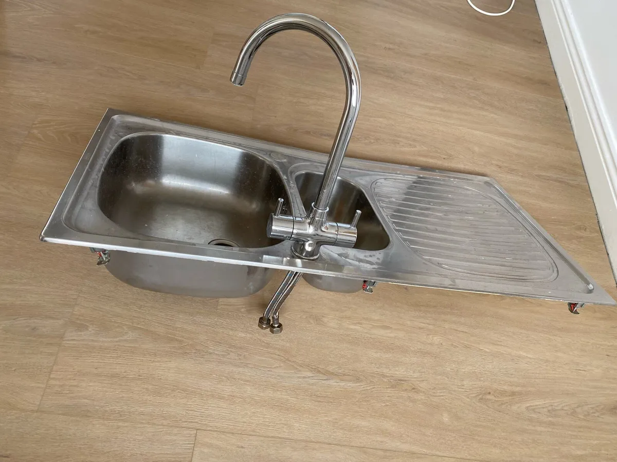 Kitchen sink with faucet - Image 1