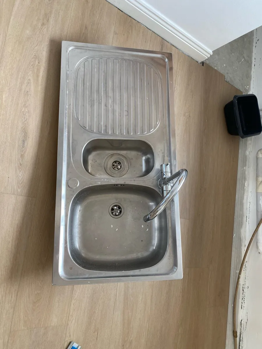 Kitchen sink with faucet - Image 2