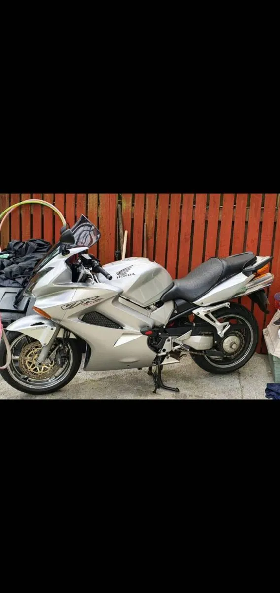 2003 vfr800 - Image 3
