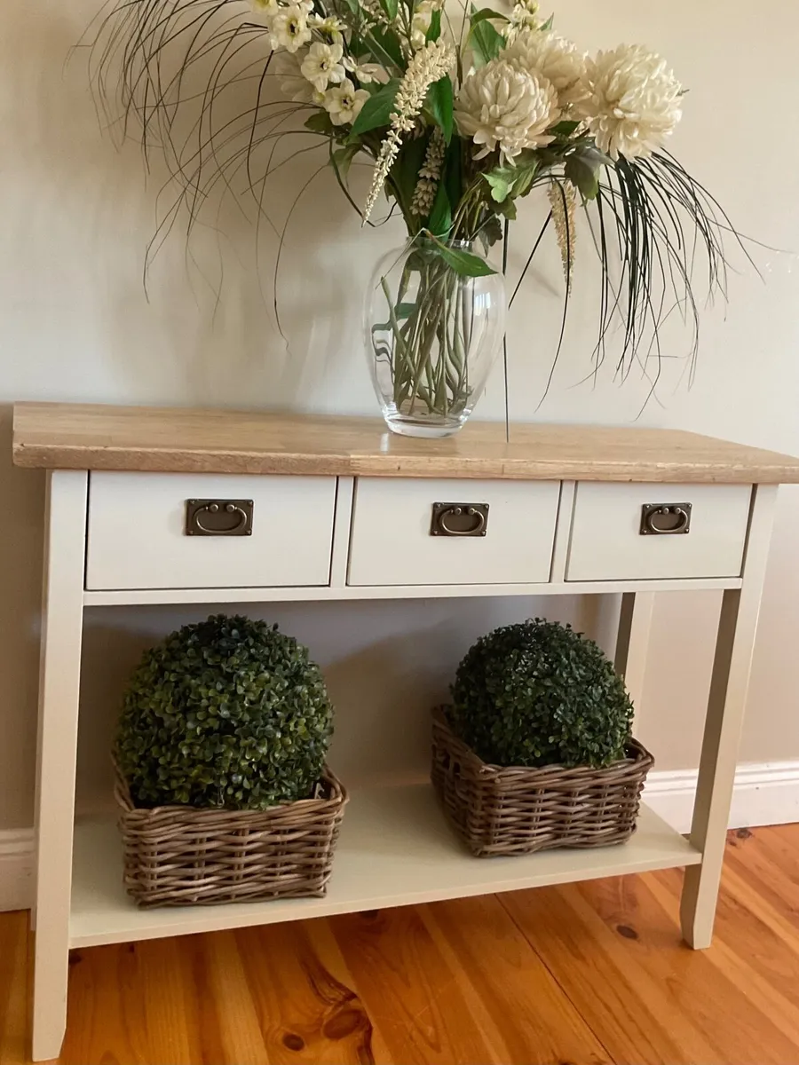 Hall console table in VGC - Image 2