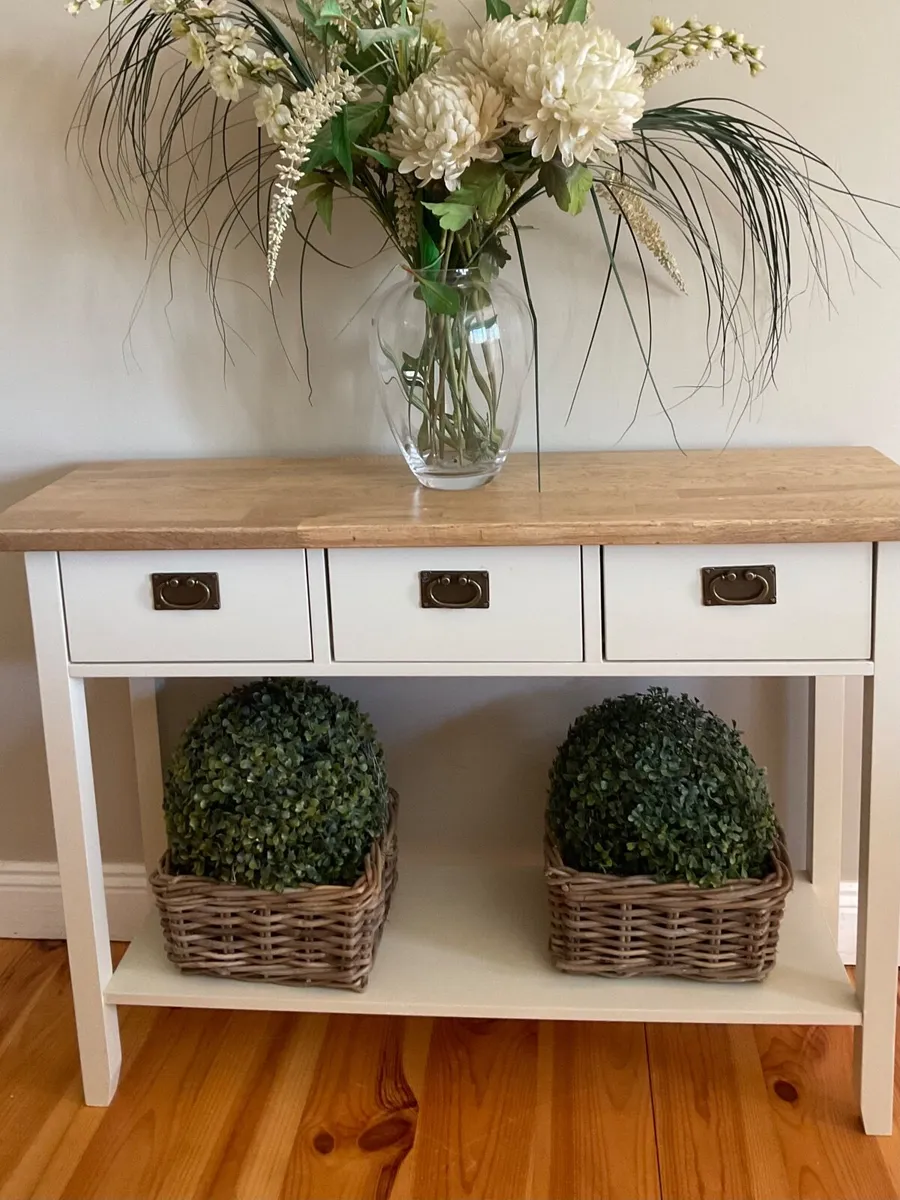 Hall console table in VGC - Image 1