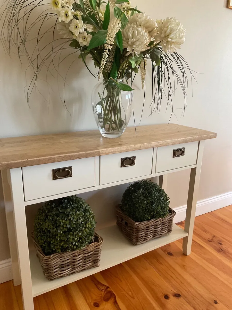 Hall console table in VGC - Image 4