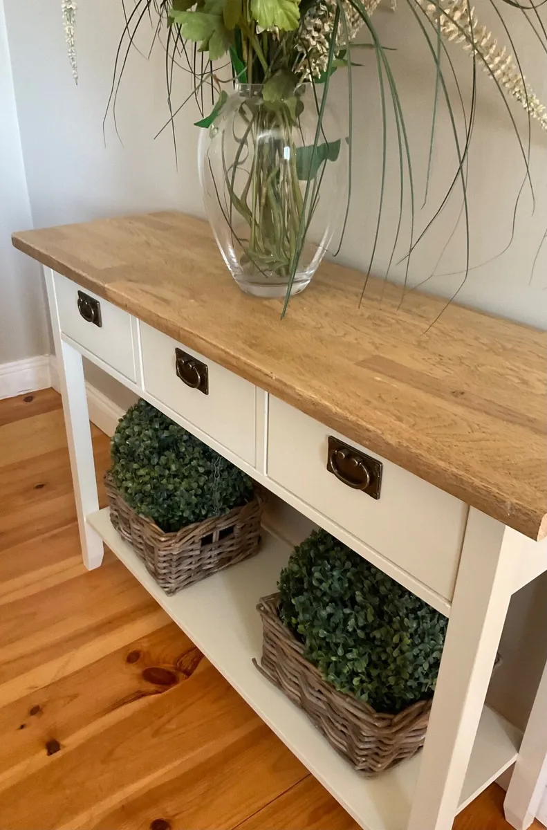 Hall console table in VGC - Image 3