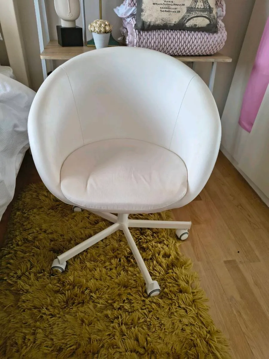 Skruvsta Round swivel chair - Image 1