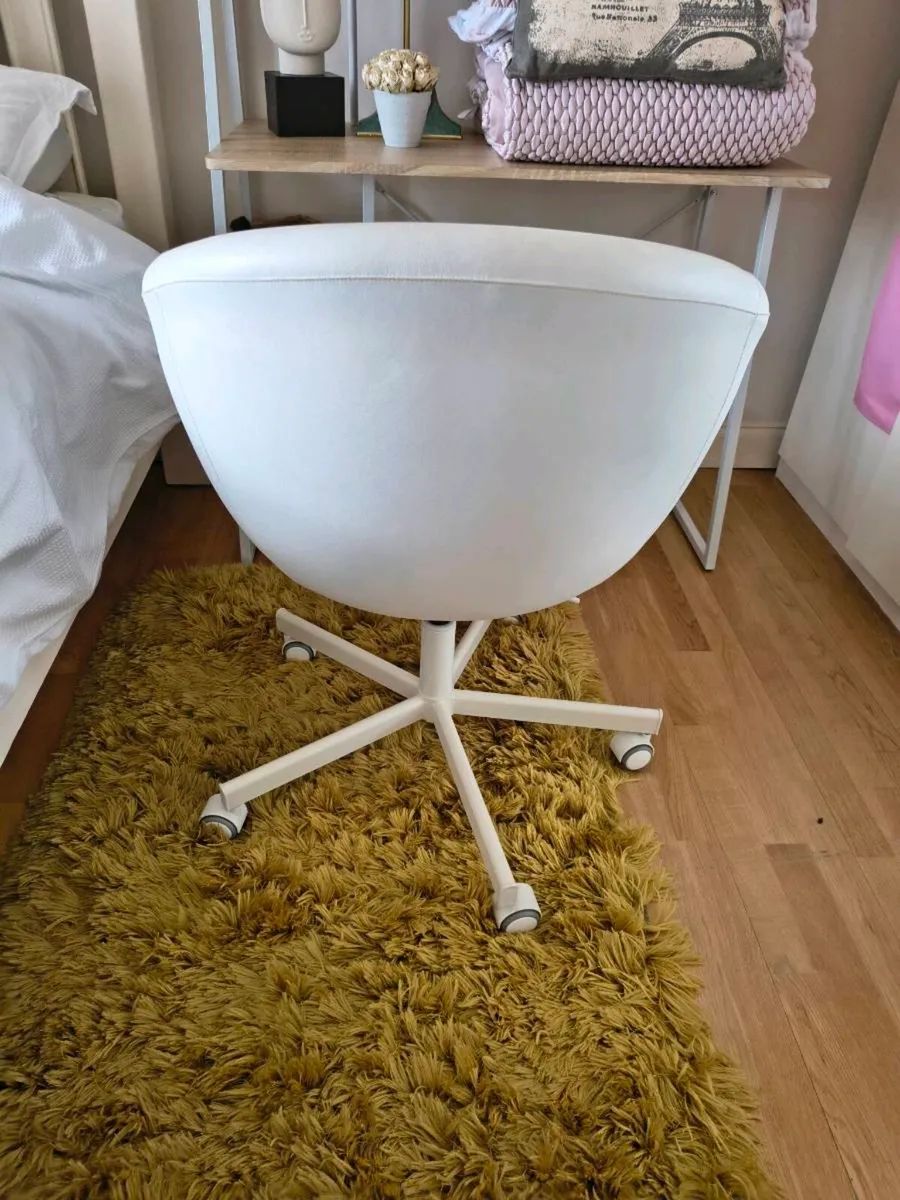 Skruvsta Round swivel chair - Image 2
