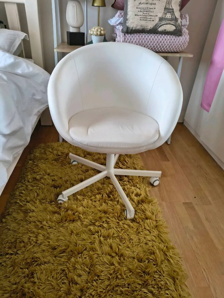 Skruvsta Round swivel chair - Image 3