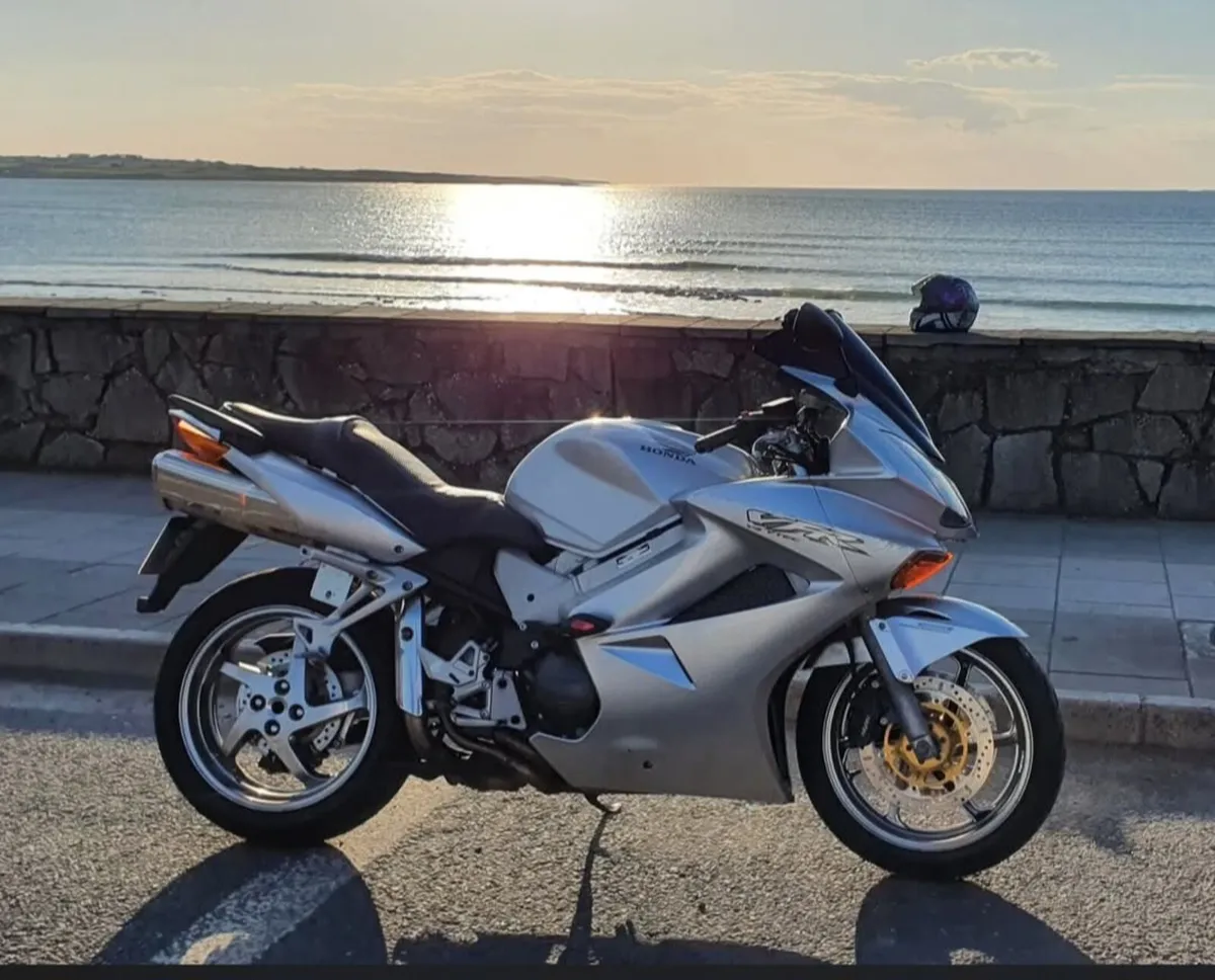2003 vfr800 - Image 1
