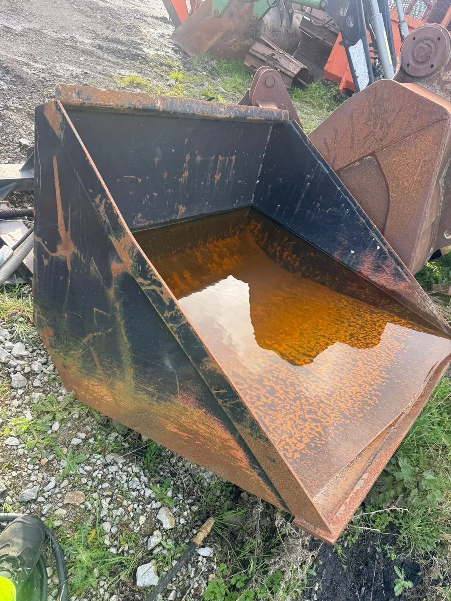 NEW HYD FORKLIFT TIPPING BUCKET - Image 4