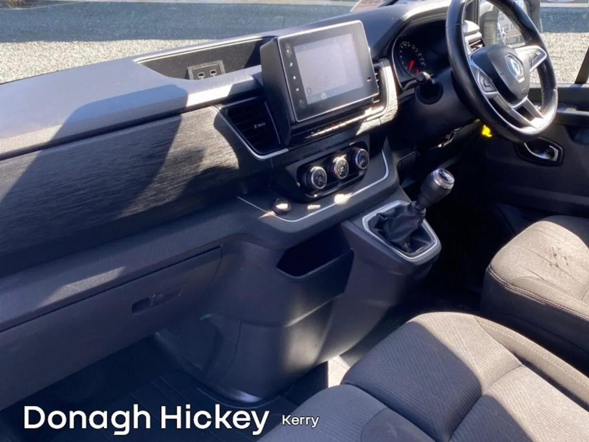 Renault Trafic TRAFIC LL30 BLUE DCI 130 SPORT - Image 2