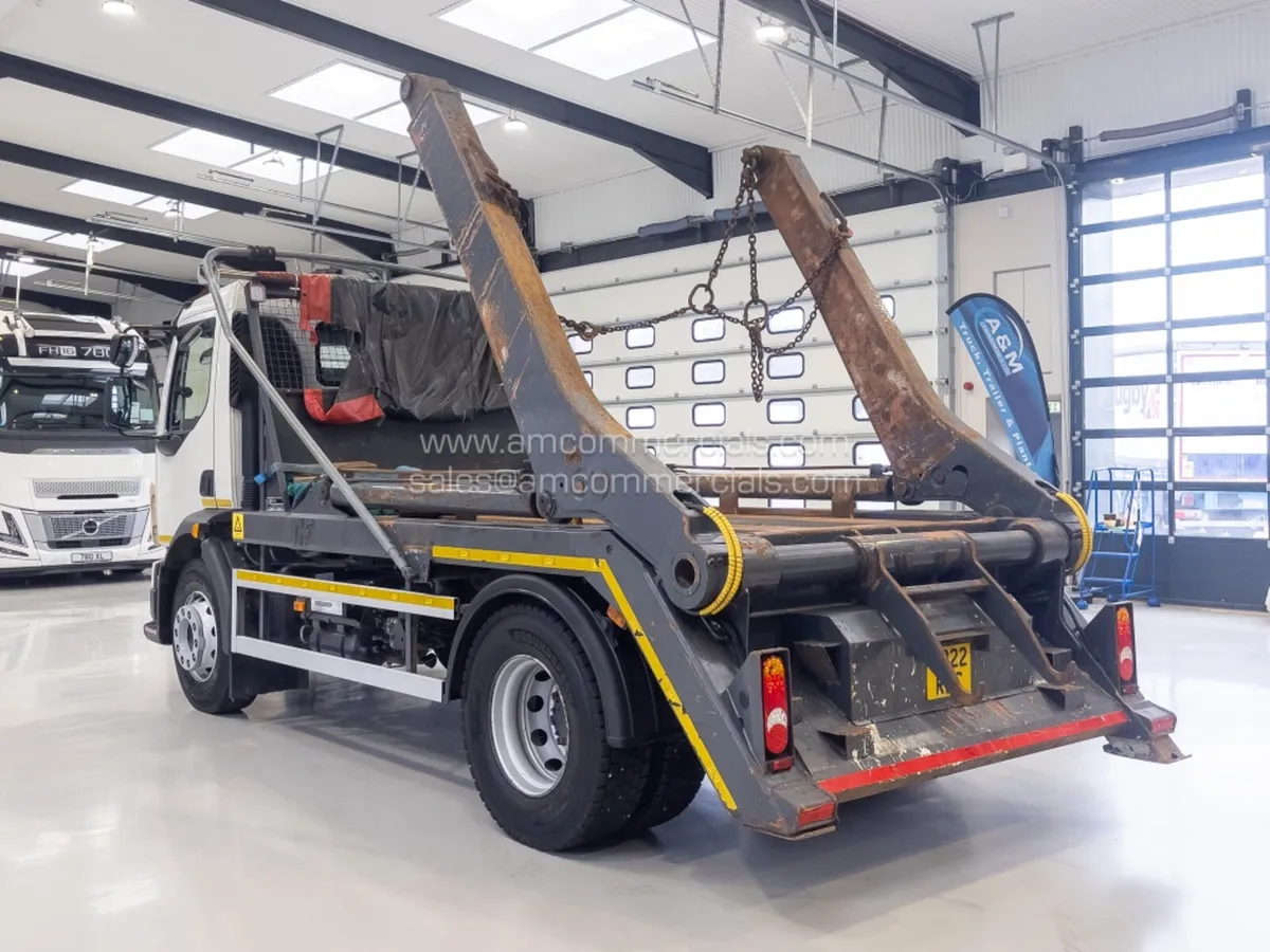 2022 VOLVO FL 250 SKIP LOADER - Image 4