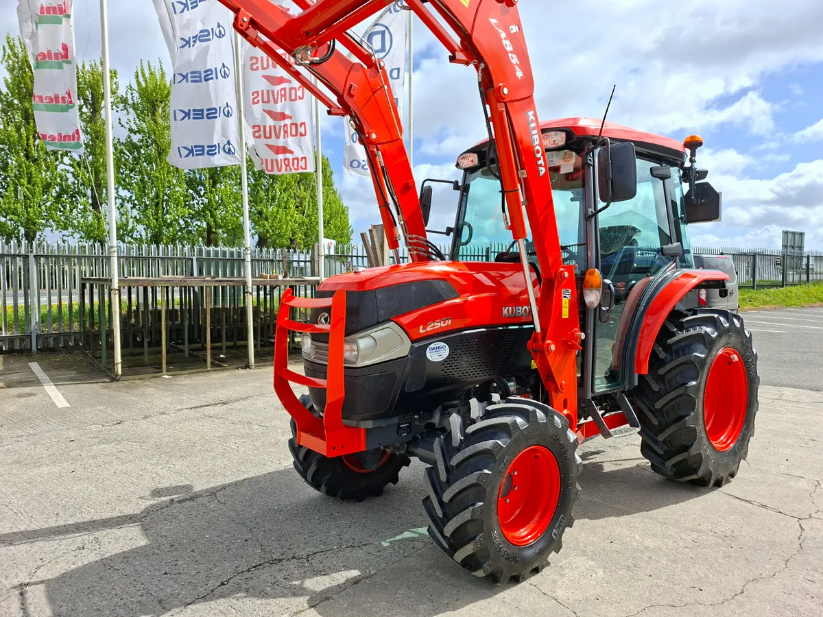Kubota L2501 compact tractor - Image 3