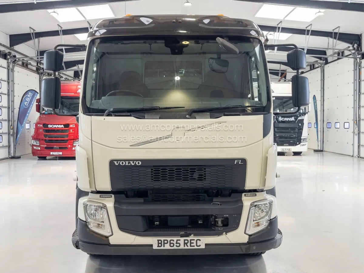 2019 VOLVO FL 250 SKIP LOADER - Image 2
