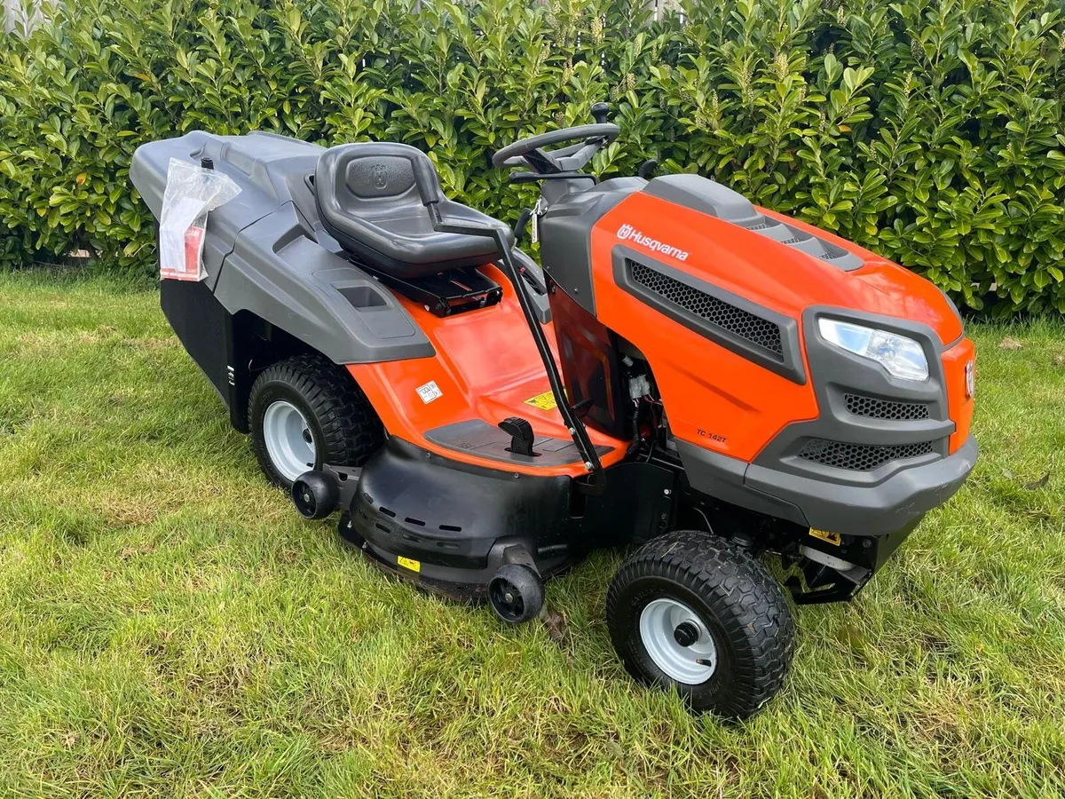 Husqvarna 22hp ride on mower - Image 1