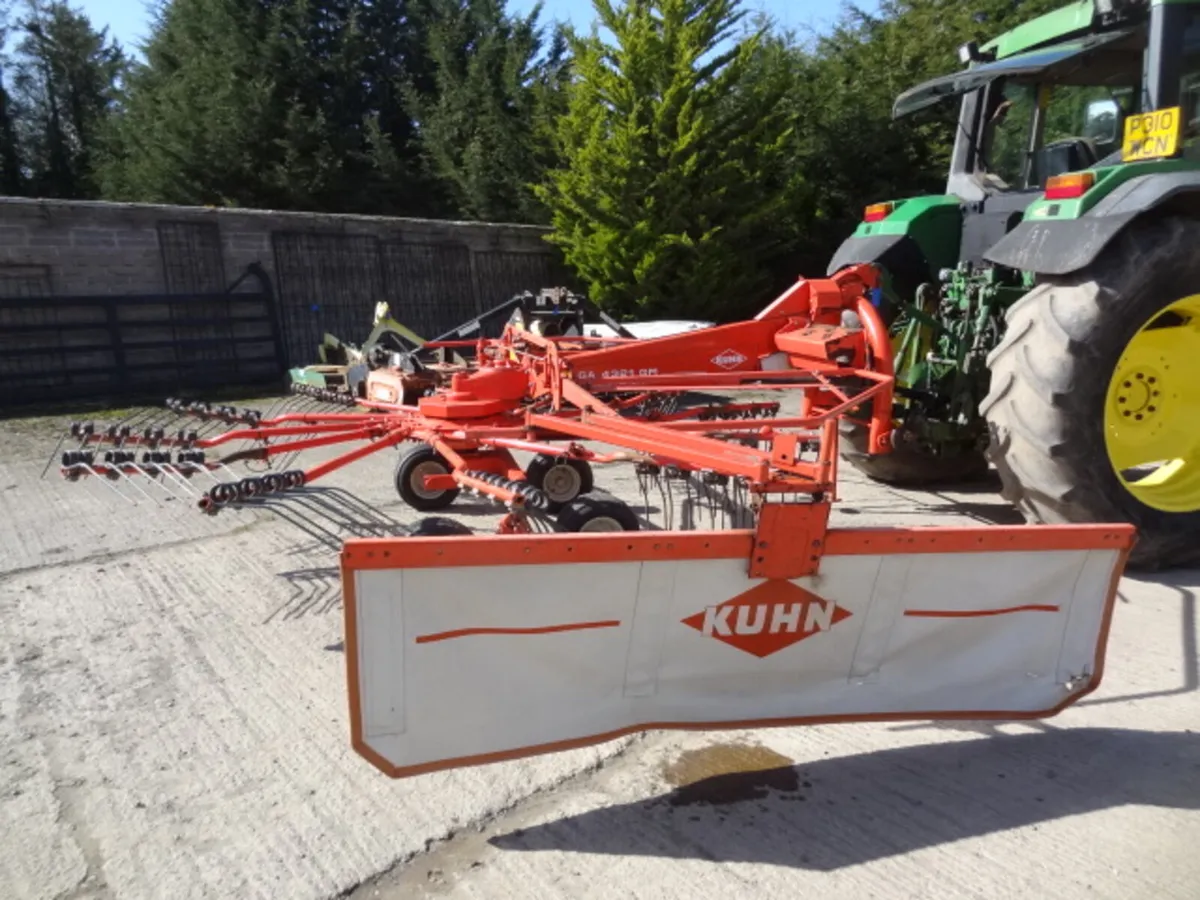 Kuhn GA4321 Masterdrive Single Rotor Rake - Image 3
